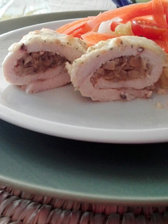 Una foto de Rollitos de pollo relleno de champiñón