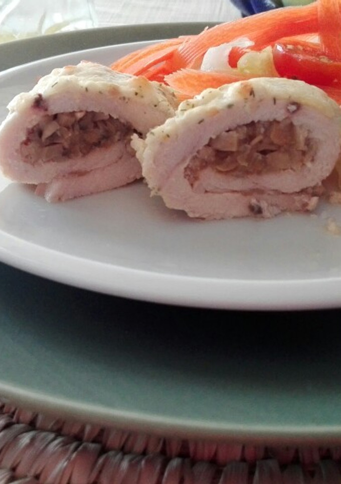 Una foto de Rollitos de pollo relleno de champiñón