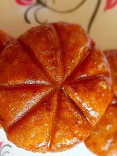 मुंगडाल पीठा (bengali sweet) (moondal pitha recipe in marathi) रेसिपी चे मुख्य फोटो