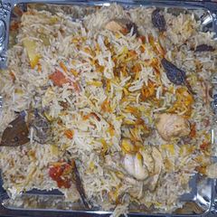A picture of Sindhi white chicken pulao.