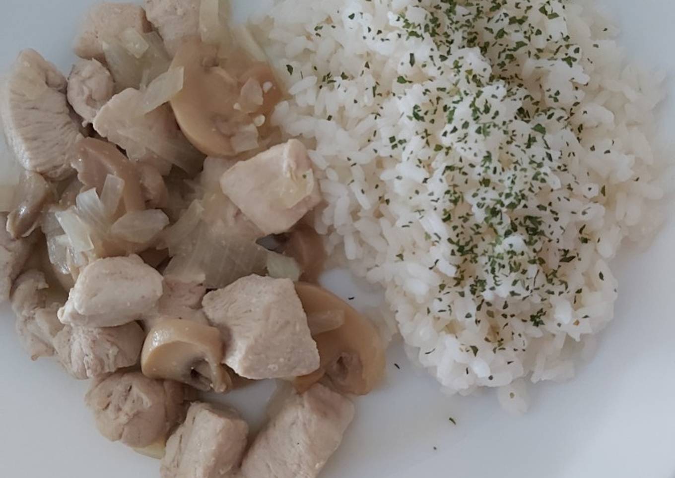 Pollo con cebolla y champiƱones š¤¤