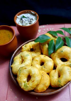 મેંદુ વડા(Mendu vada recipe in Gujarati) રેસીપી મુખ્ય ફોટો