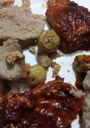 Una foto de Lomos rancheros con papa al horno y frijoles con chiles chipotles las Correa