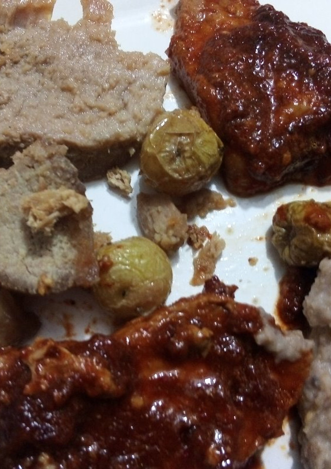 Una foto de Lomos rancheros con papa al horno y frijoles con chiles chipotles las Correa