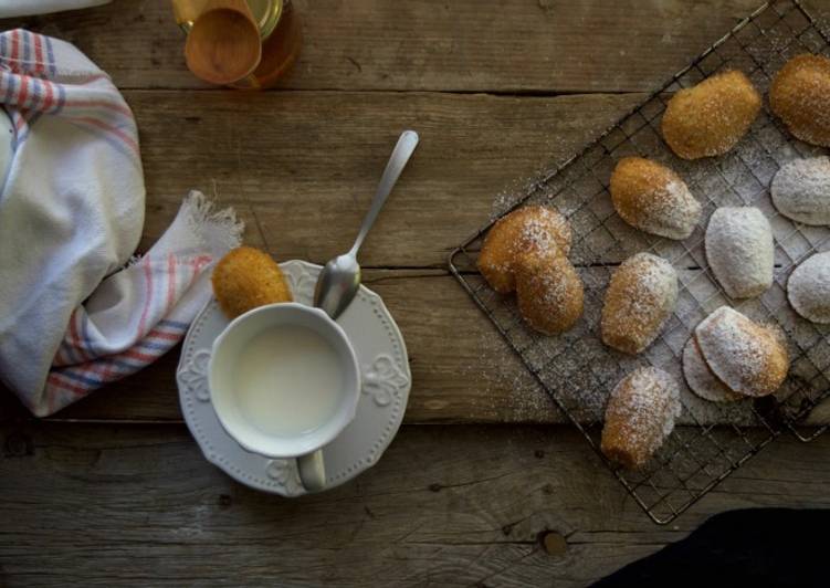 Madeleines de mantequilla de avellana y miel