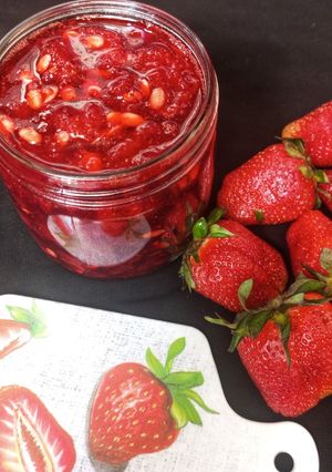 A picture of Strawberry Chutney ❤😋🍓.