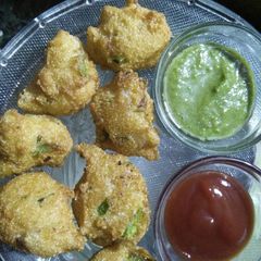 A picture of Suji ki pakore.