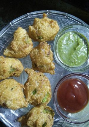 A picture of Suji ki pakore.