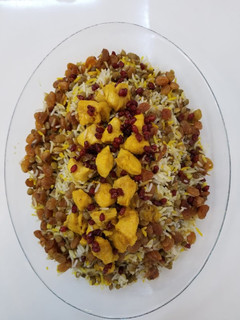 عکسی از دستور عدس پلو با مرغ و کشمش و زرشک