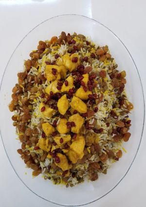 عکسی از دستور عدس پلو با مرغ و کشمش و زرشک
