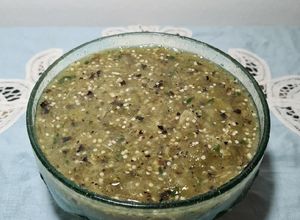 Una foto de Salsa verde asada
