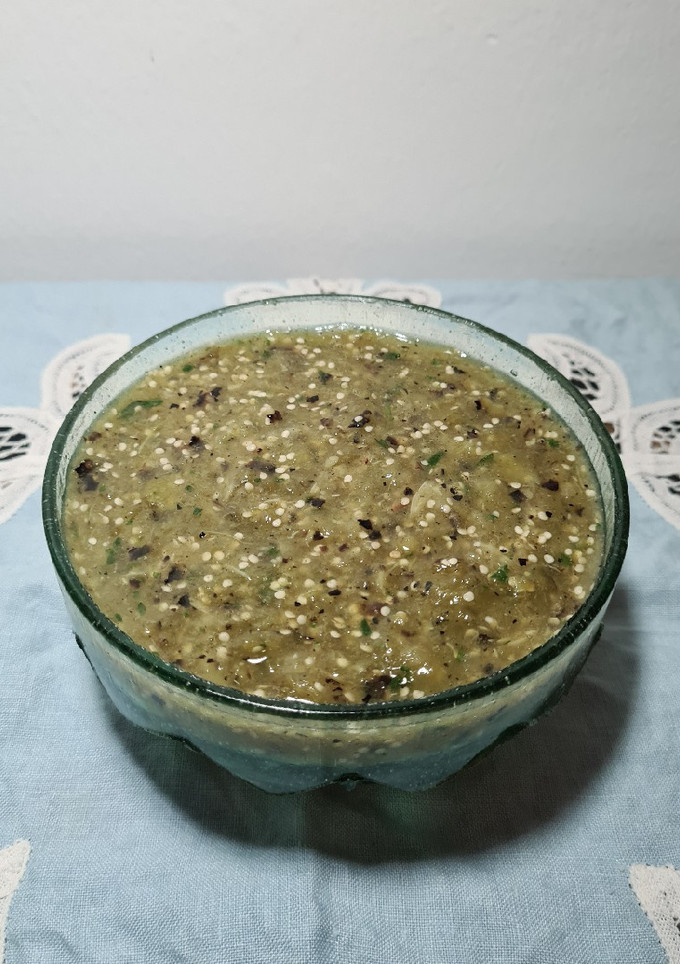 Una foto de Salsa verde asada