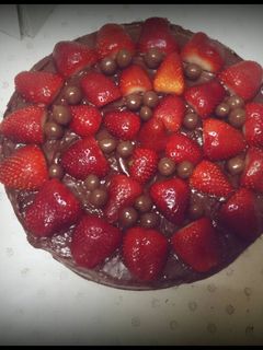 صورة لوصفة كيك اسفنجي مع الفراولة 🍓🍓🍫🎂