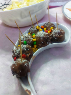 A picture of Choco Date balls.