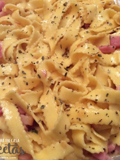 Una foto de Tallarines con auténtica salsa carbonara (sin nata)