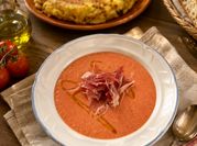 Una foto de salmorejo cordobés