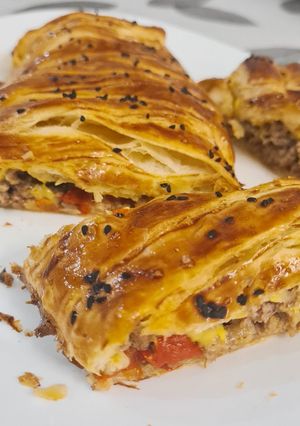 Une photo de Tresse feuilletée viande hachée et fromage