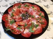 Une photo de salade parmesan