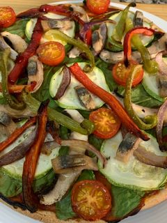 Una foto de Coca de verduras y sardina ahumada