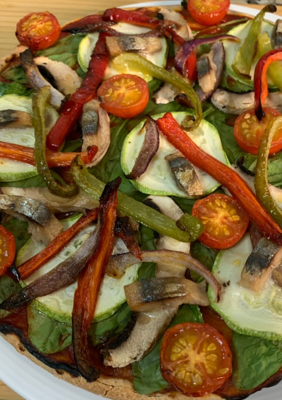 Una foto de Coca de verduras y sardina ahumada
