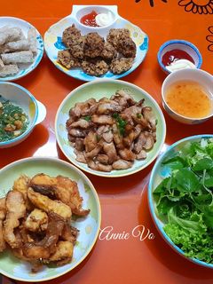 Hình của món Bữa tiệc cuối tuần nhiều món ăn ngon.