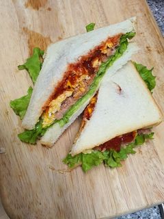 Hình của món Sandwich trứng và cá ngừ.