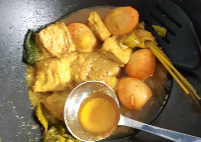 Bagaimana mengolah Telur tahu bumbu kuning, Enak Banget