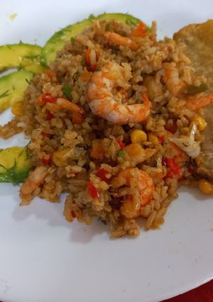 Una foto de Arroz con coco y camarón