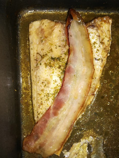 Una foto de Dorada al horno con bacon