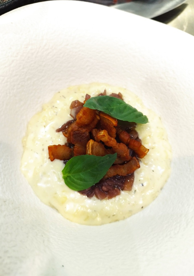 Una foto de Falso risotto con panceta crujiente