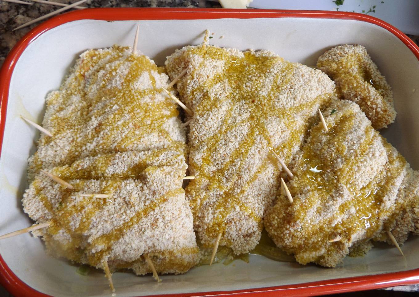Pechugas de pavo rellenas con yogurt a la cúrcuma