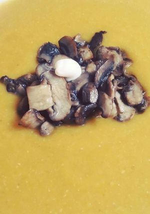 Una foto de Crema de lentejas rojas y zanahoria