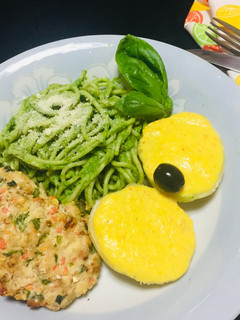 Una foto de Espaguetis al Pesto 🌿🥔 con Papa la Huancaina Pe 😋