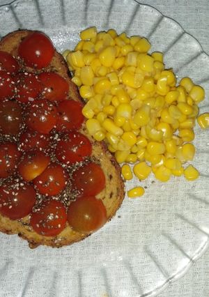 Una foto de Cherrys con maíz