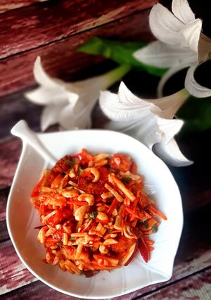 ফ্রাইড চিকেন সালাদ। রেসিপির প্রধান ছবি