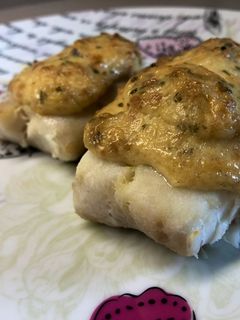 Una foto de Merluza con “mostanesa” gratinada