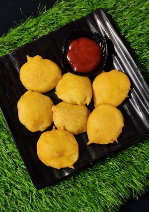 બટાકા ના ભજીયા (Potato Fitters Recipe In Gujarati) રેસીપી મુખ્ય ફોટો