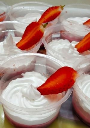 A picture of Creamy Strawberry Pudding.