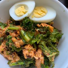 A picture of Spicy chicken salad.