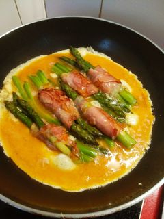 Φωτογραφία της συνταγής Σπαράγγια με προσούτο ομελέτα