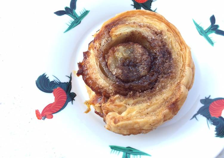 Simple Way to Prepare Quick Banana With Cinnamon Sugar Pastry Roll