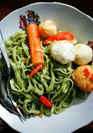Foto resep Suki & Mie Bayam Kuah Tomyam