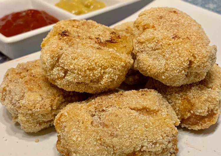 Nuggets de pollo y cebolla caramelizada al horno