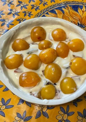 Une photo de Fromage blanc aux mirabelles, prunes et vanille