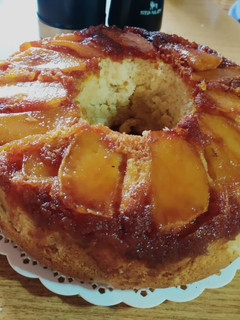 Una foto de Torta invertida de manzana 😋