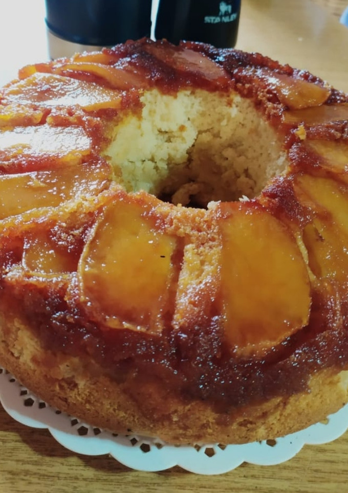 Una foto de Torta invertida de manzana 😋