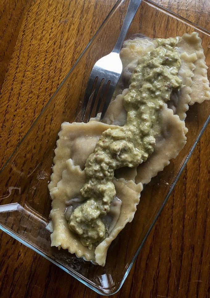 Una foto de Ravioles rellenos con colinabo