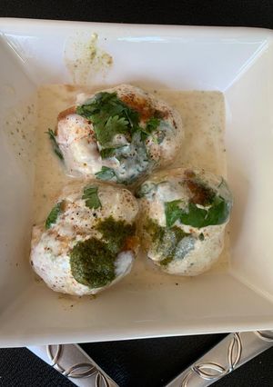 દહીં વડા (Dahi Vada Recipe In Gujarati) રેસીપી મુખ્ય ફોટો