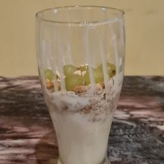 A picture of Fruit parfait.