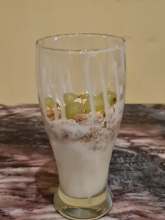 A picture of Fruit parfait.
